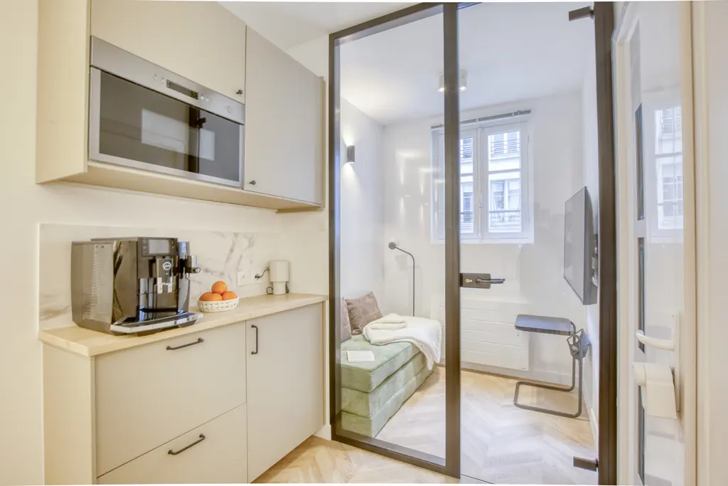 Kitchenette et coin détente attenants à la salle