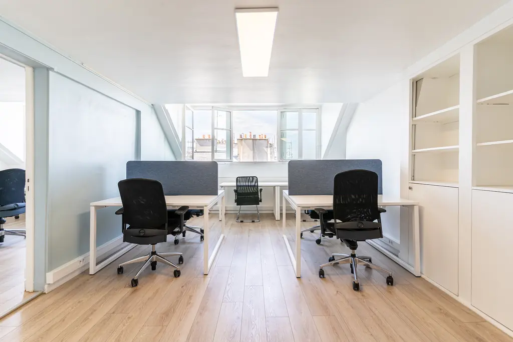 Premier bureau fermé du 8e étage
